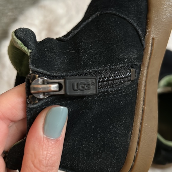 Size 8 little boys navy ugg boots - Picture 10 of 12